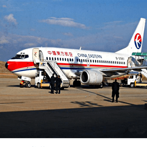 两江机场空运航空快运业稳步发展的原因是什么？